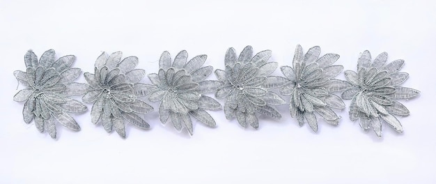 haftowane motywy roślinne